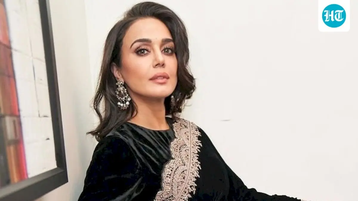 Preity Zinta slams paparazzo for claiming she ignored Aamir Khan