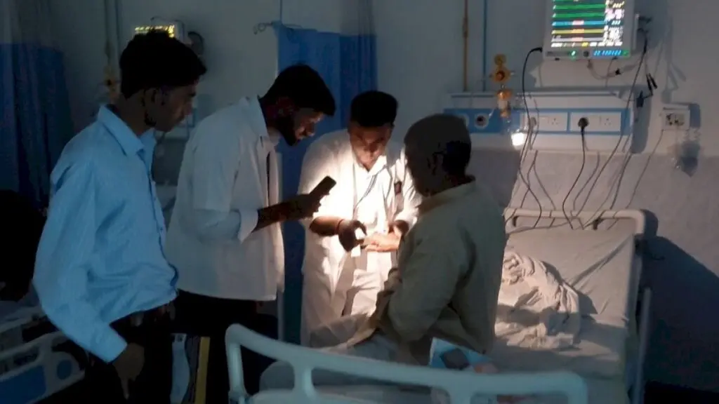 Bihar hospital patients treated under mobile torch after power cut