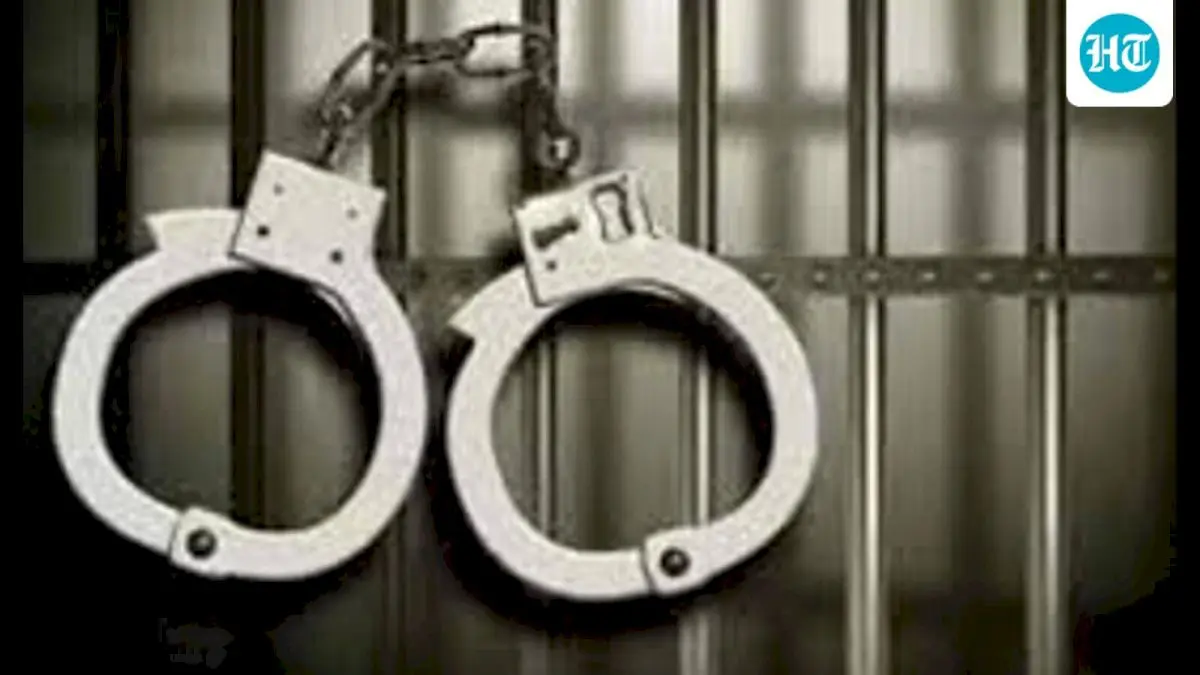 Two held with ₹1 lakh fake currency smuggled from West Bengal