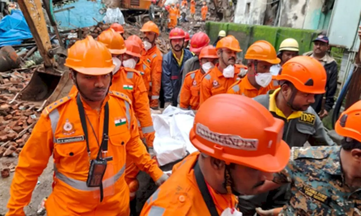 6 dead in Thane building collapse, rescue on