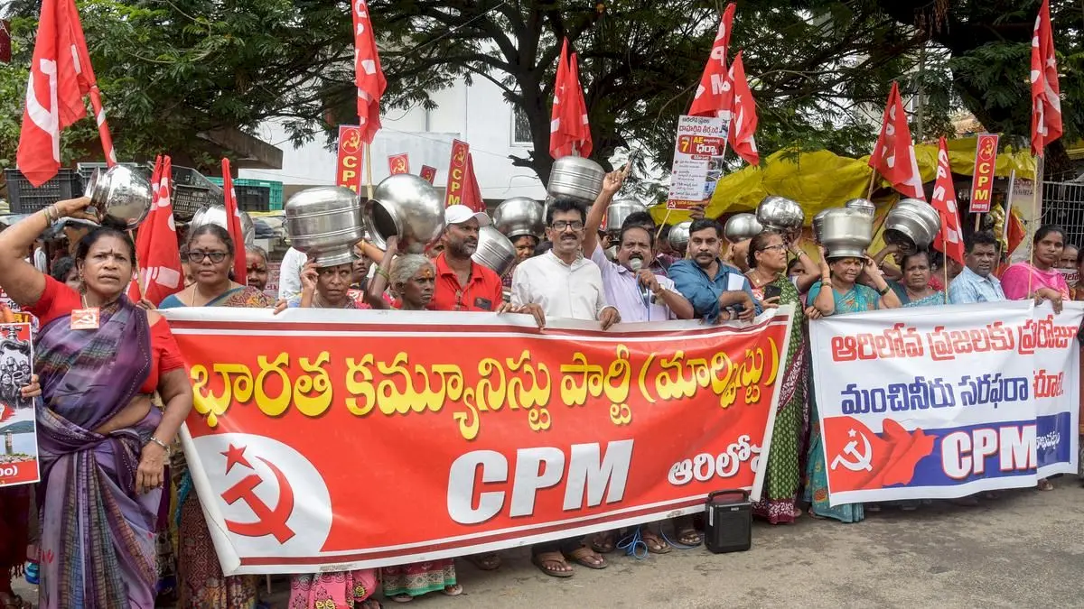 CPI(M) demands daily water supply for Arilova colonies