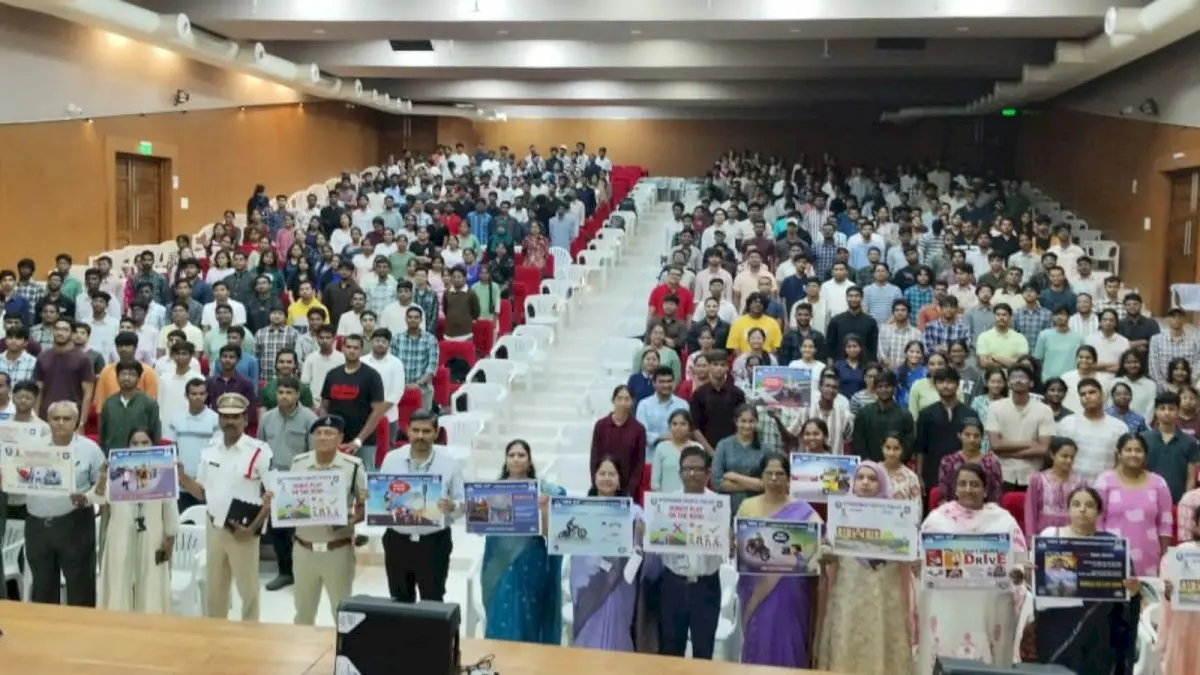 Hyderabad traffic police hold safety drive at Vasavi College