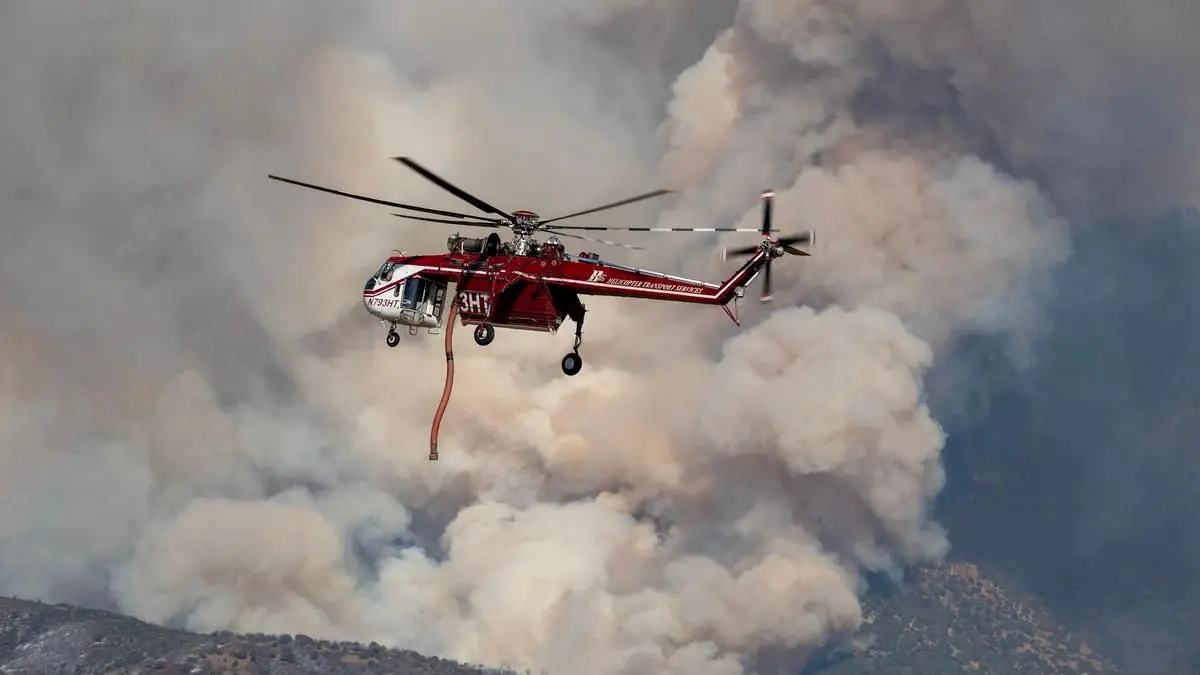 Utah wildfire blocks rescuers from reaching crashed helicopter