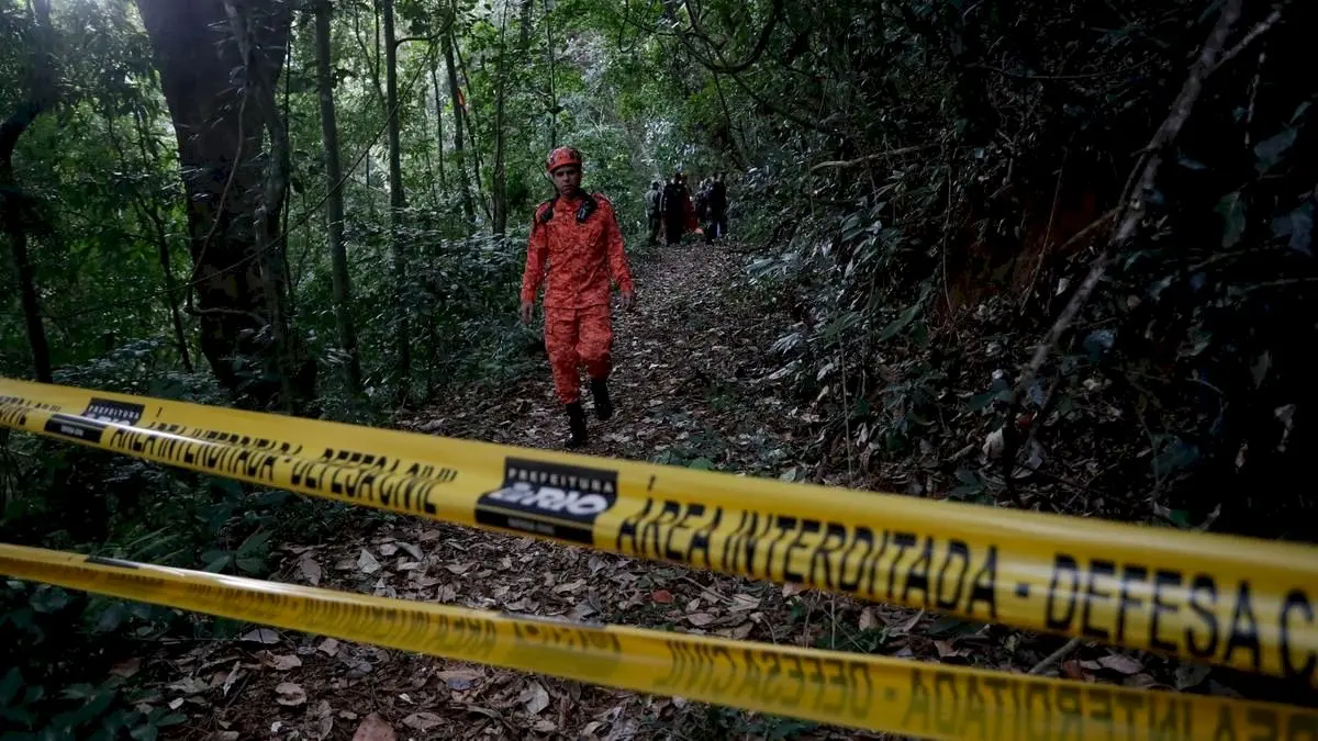 Four dead in Rio helicopter crash, three Colombian tourists