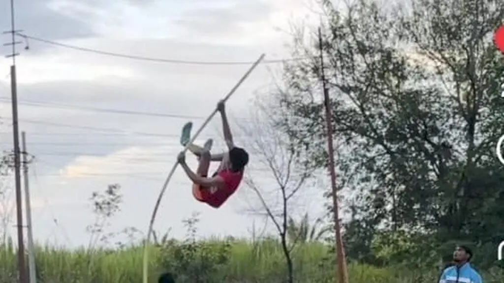 Sangli daily-wage earner trains village students as pole vaulters