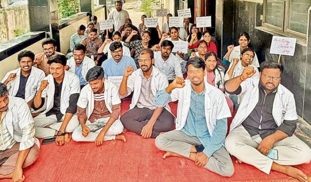 AYUSH surgeons' strike in Warangal enters fifth day for stipend hike