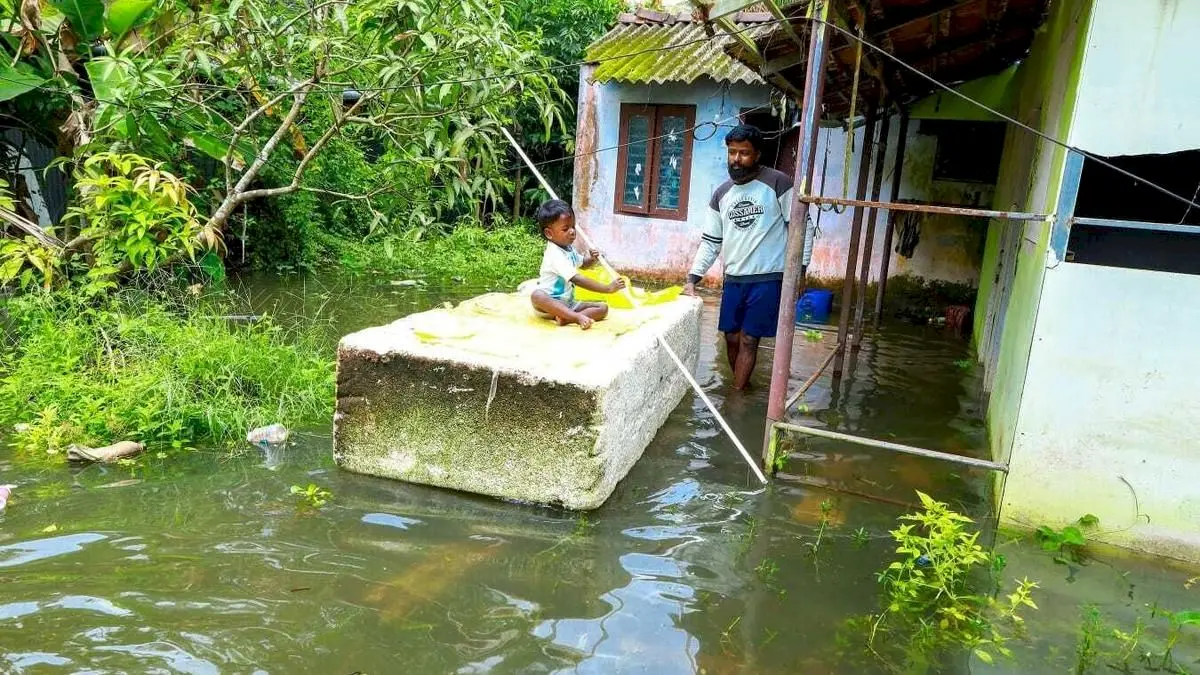 Flood-hit Kuttanad triggers political row over spillway cleanup