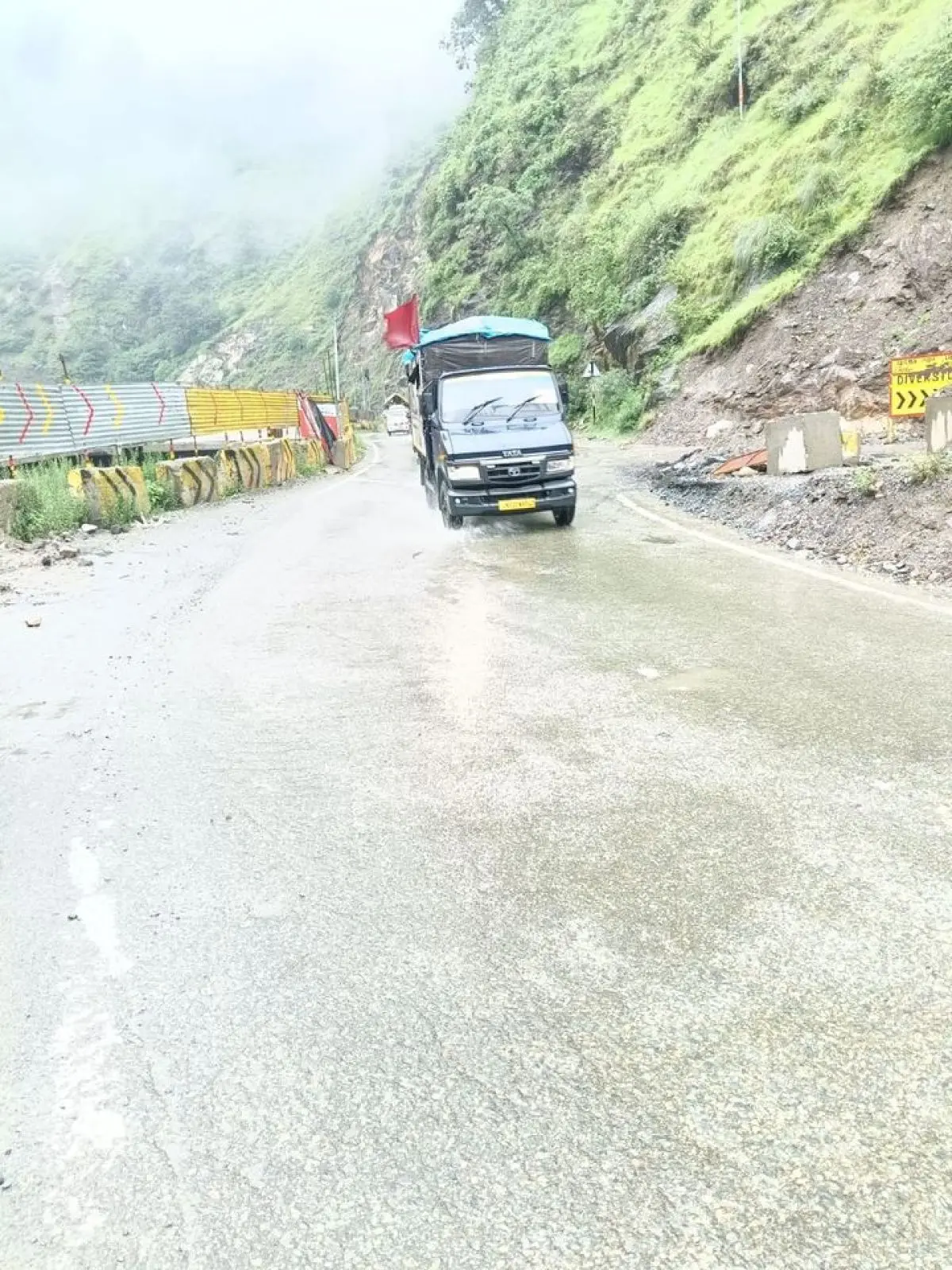 Amarnath Yatra suspended from Jammu due to bad weather
