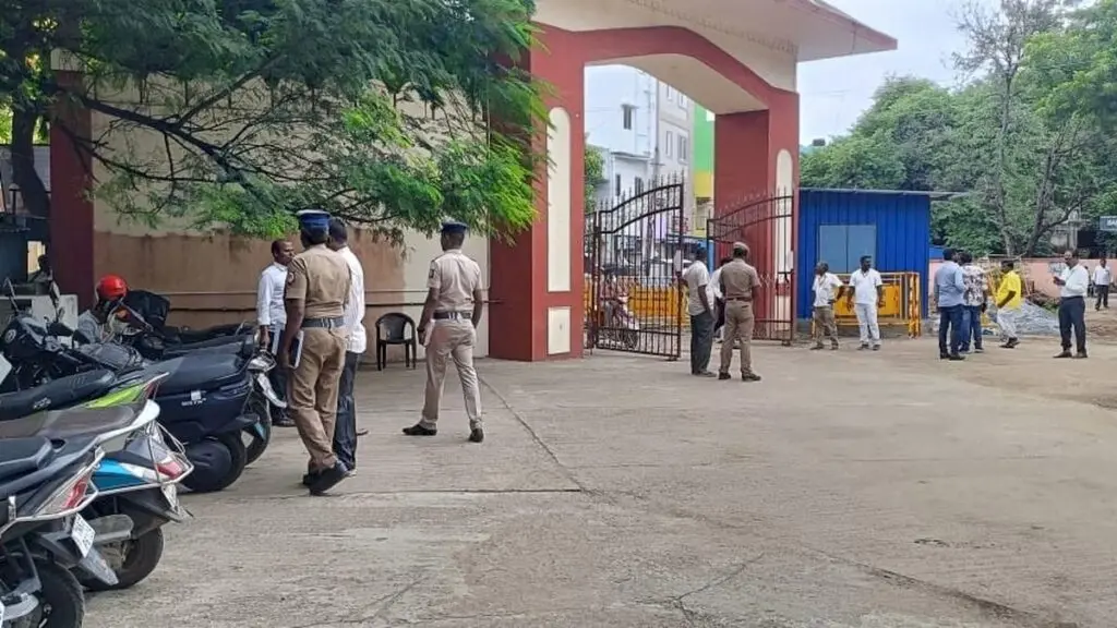 Vellore advocates boycott courts over missing canteen, litigants suffer
