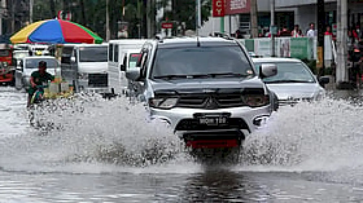 Philippines monsoon hits 3.8 lakh, six dead