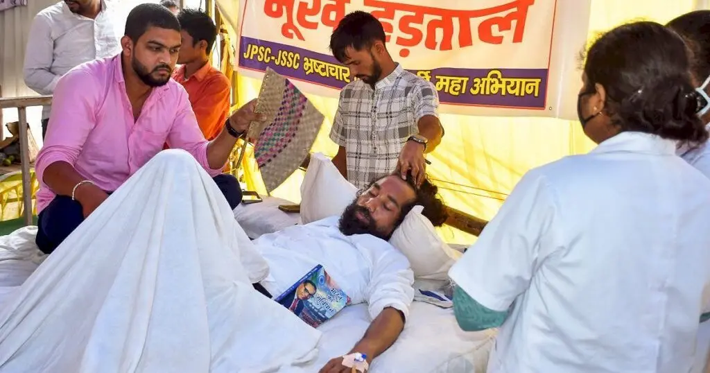 Jharkhand govt calls 6th round of talks, hunger striker's health fails