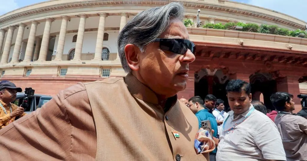 Tharoor says media distorted his remarks on Rahul's programme