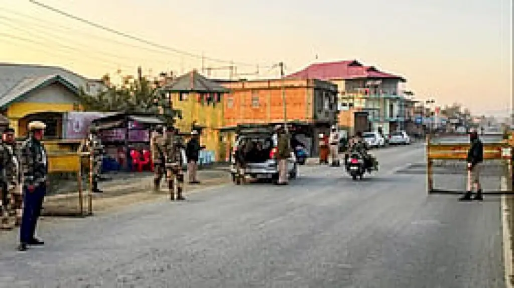 Manipur govt reopens national highways for all communities