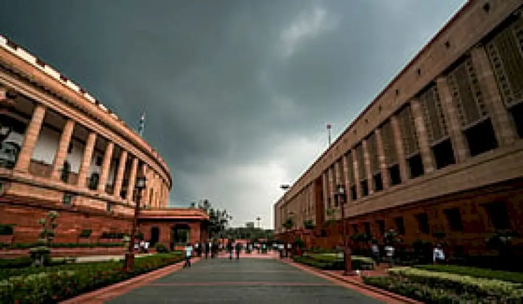 Deccan Herald Explainer Examines Legal Questions on Lawmakers’ Resignations