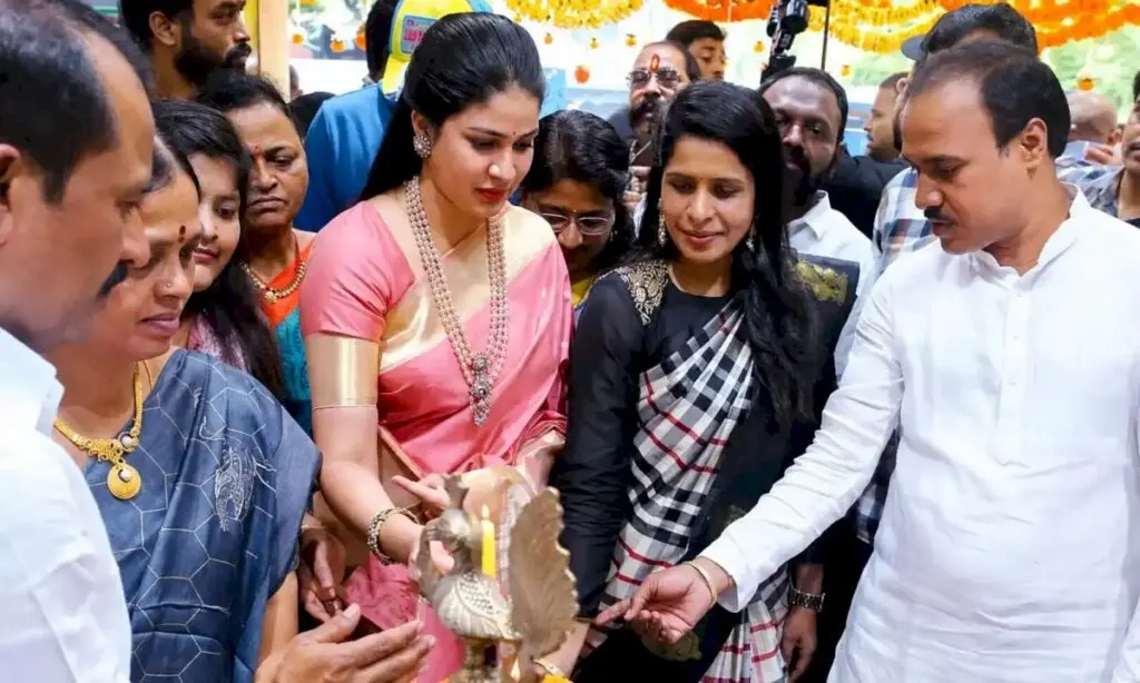 Lavanya Tripathi opens Kubera Silks' 6th Hyderabad branch