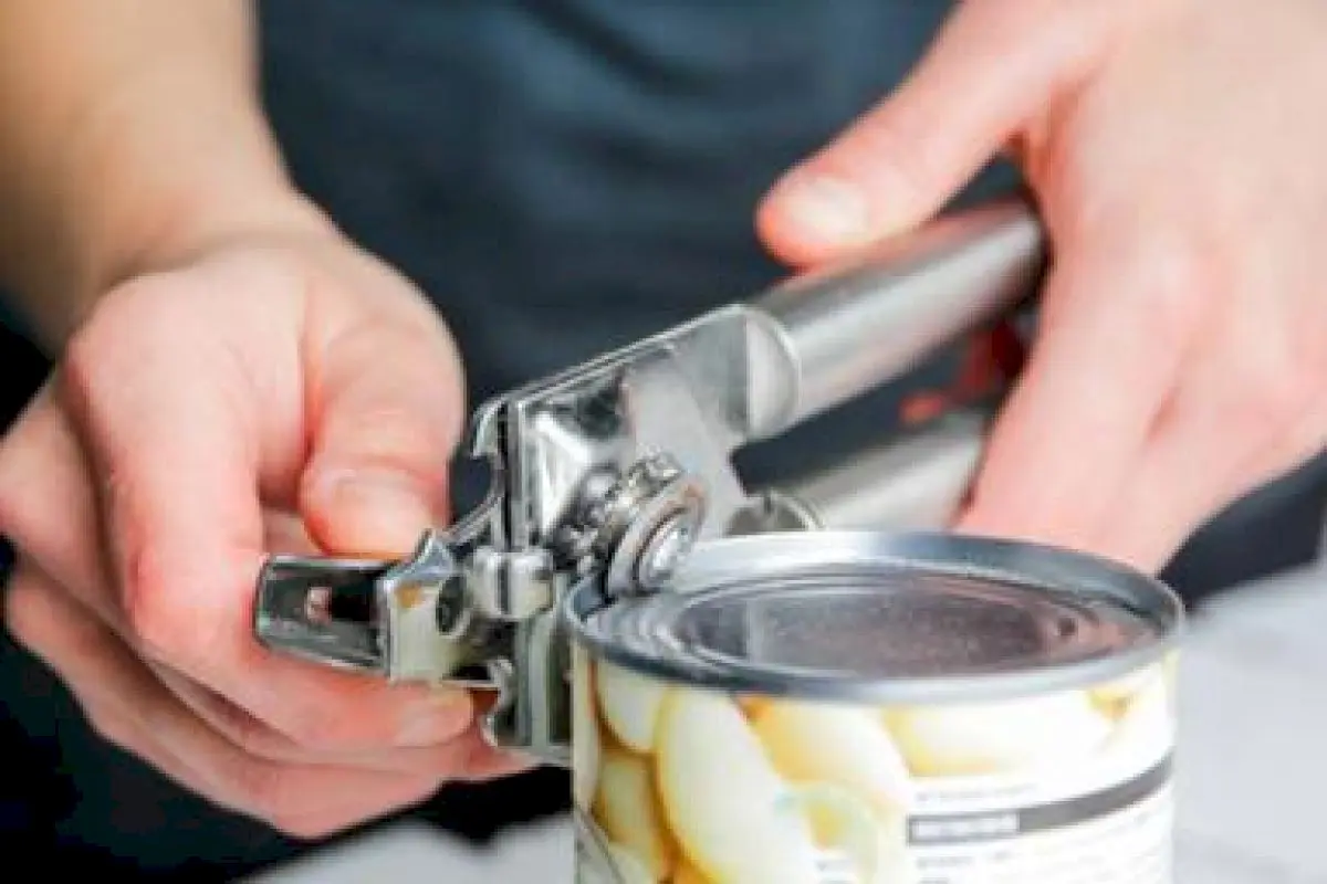 Open cans in fridge safe but food may taste metallic