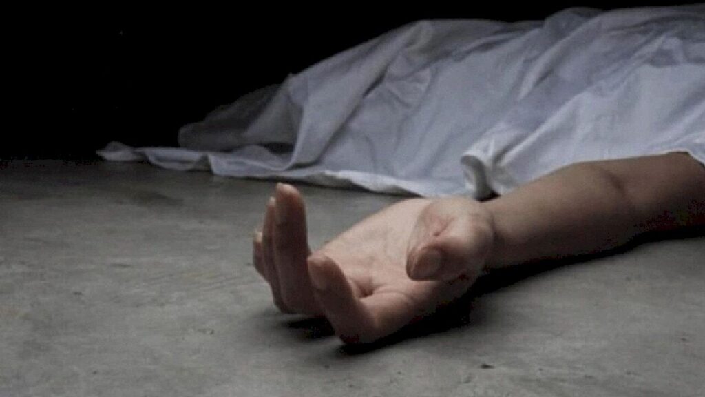man-dies-by-suicide-using-helium-gas-in-telangana-hotel,-note-cites-gambling-losses