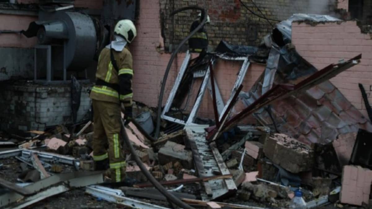 Russian overnight strikes kill 14, injure 22 in Kyiv region; rescue ongoing