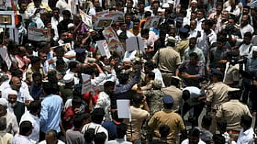 Tanveer Sait supporters stage mega protest in Mysuru