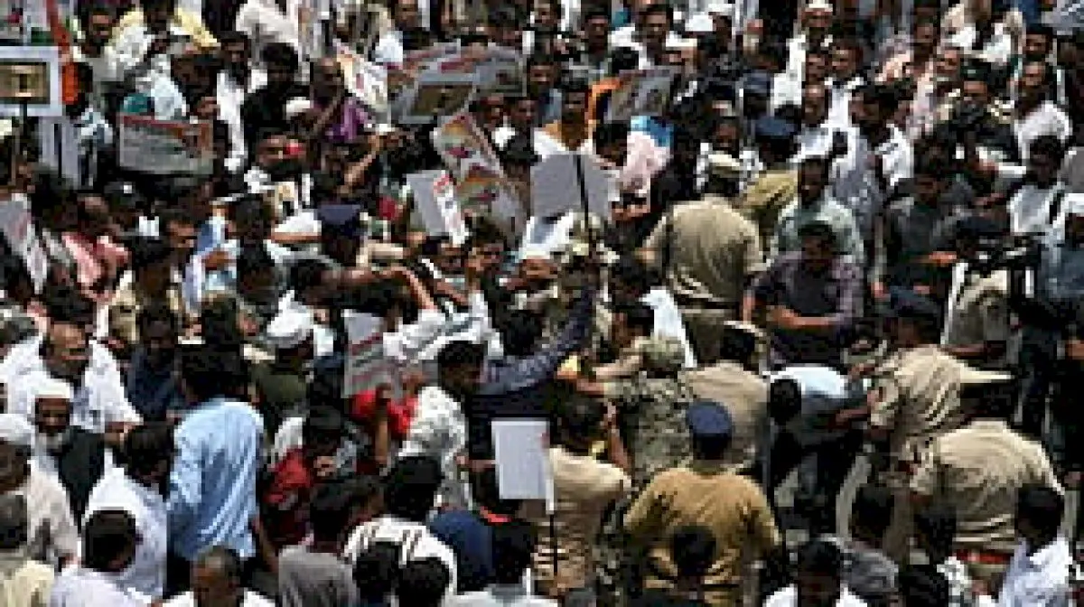 Tanveer Sait supporters stage mega protest in Mysuru