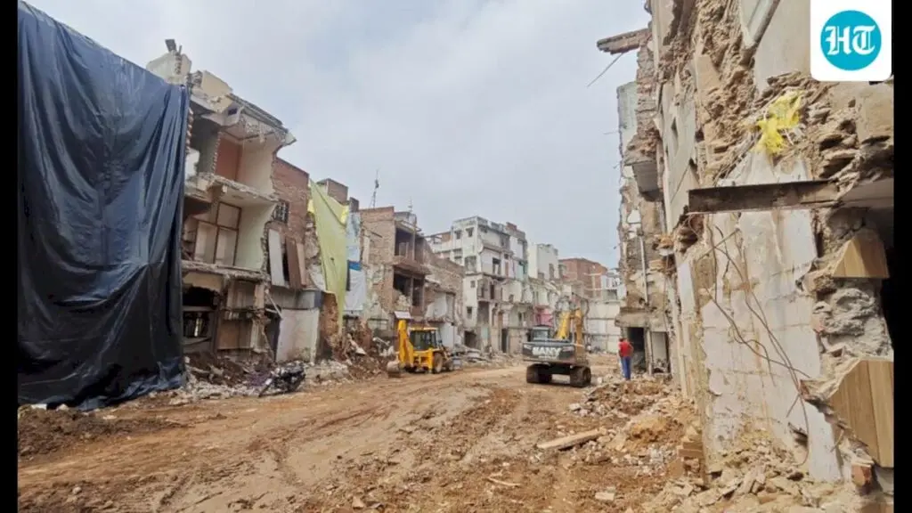 Varanasi Dalmandi road widening starts, 181 buildings demolished