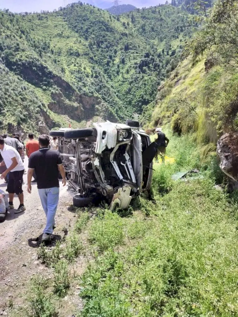 Eight injured as tempo overturns on NH-244 in Doda