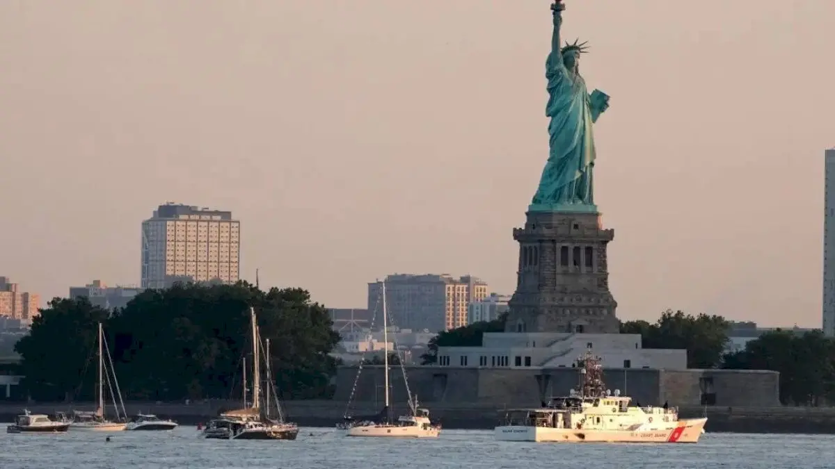 Mother and baby die in New York boat capsize; operator charged