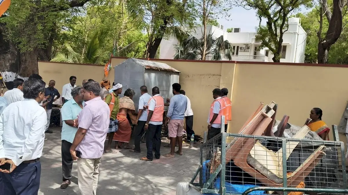 Tiruvannamalai demolishes encroachments on Girivalam path for pedestrian safety