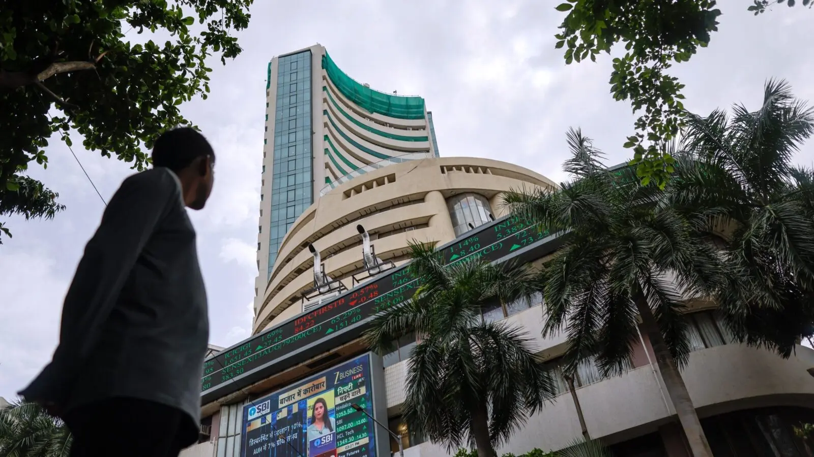 SEBI bans JPMorgan unit over closing auction manipulation