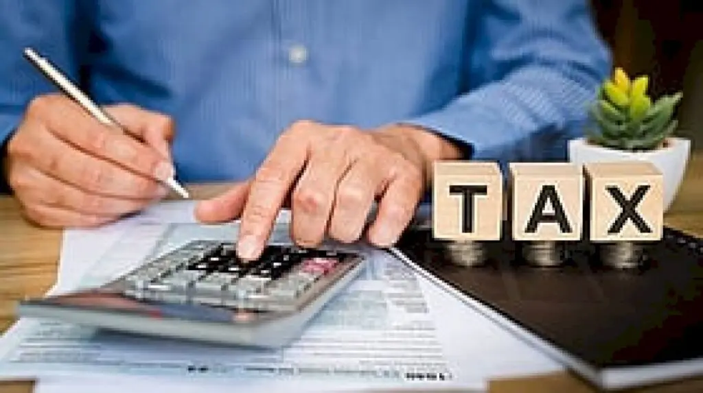 Flat yield curve forces tax rethink for conservative investors