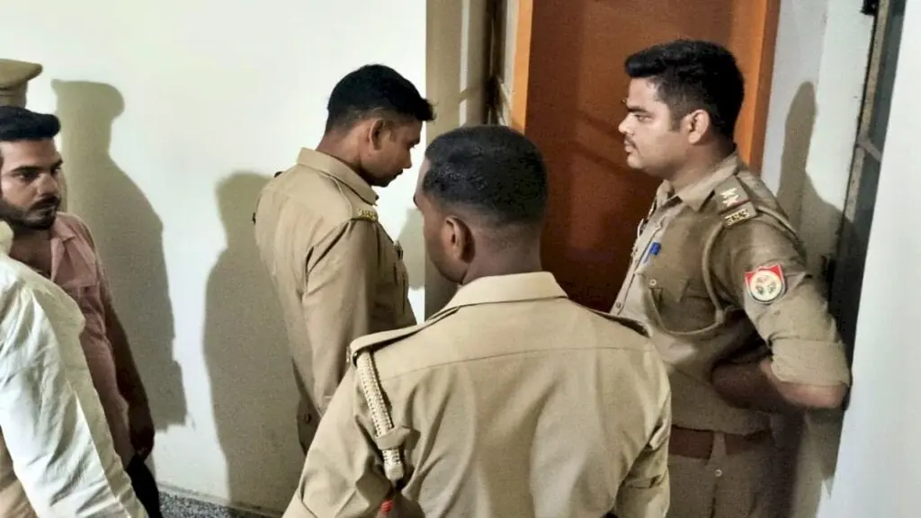 अयोध्या: महिला डॉक्टर जयति पांडेय का शव आवास में फंदे से बरामद