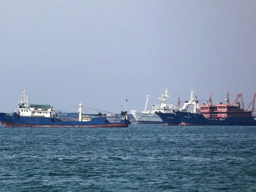 1,500 idle ships in Hormuz risk marine bioinvasion: study