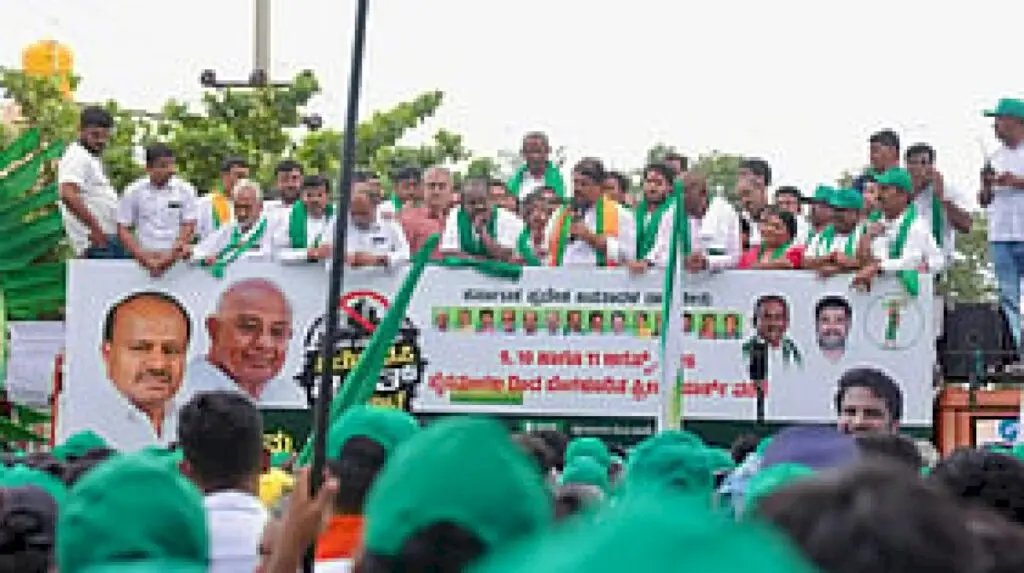 Deve Gowda joins JD(S) march against Bidadi land acquisition