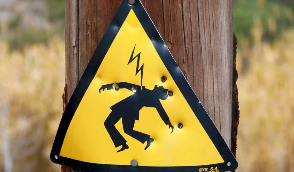 Outsourced worker electrocuted in Asifabad, family protests
