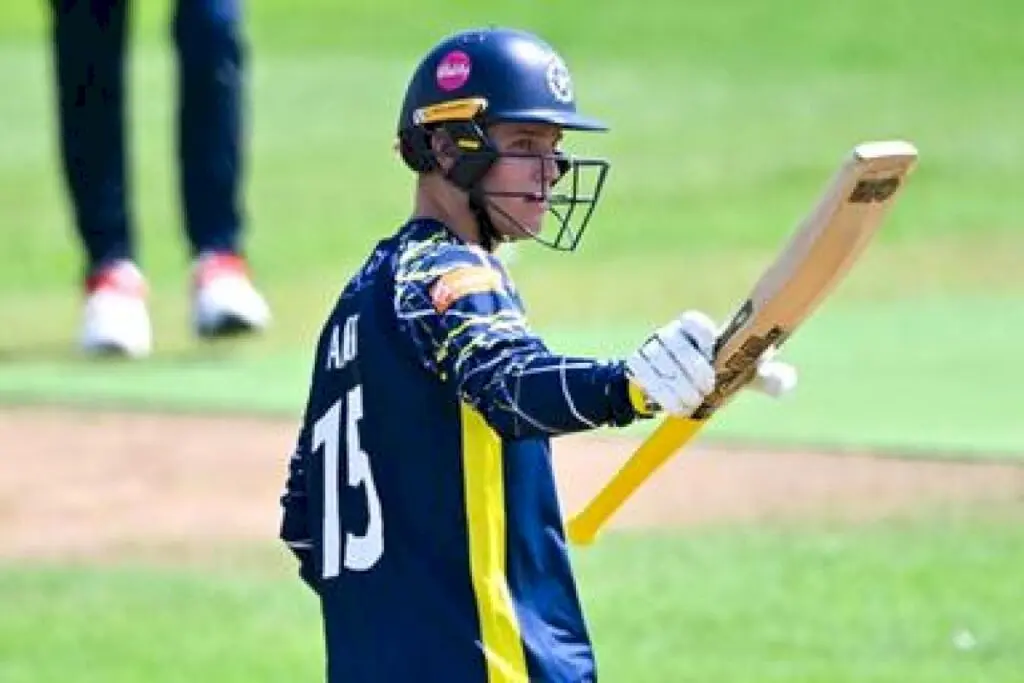 Toby Albert's six sixes power Hampshire past Sussex