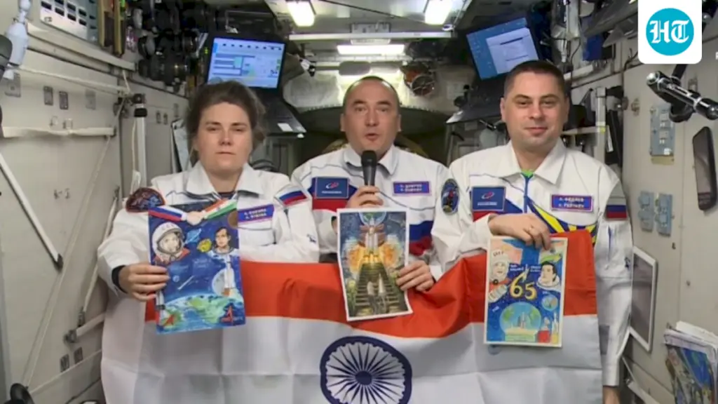 Russian cosmonauts wave Indian flag on ISS for Independence Day