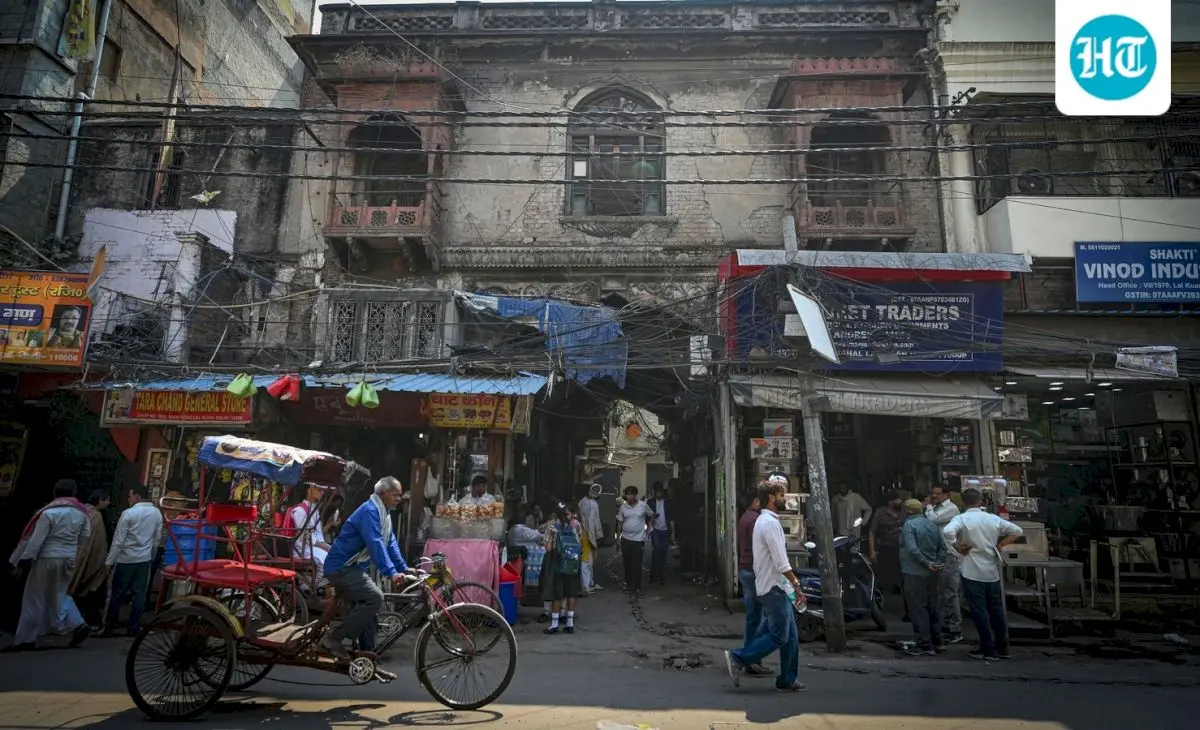 Four Lodhi-era tombs lie neglected in Delhi's Zamrudpur
