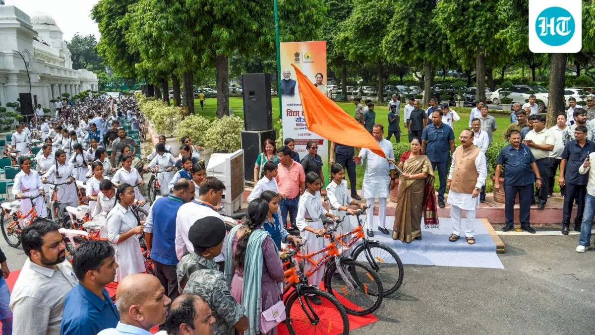 Delhi CM Rekha Gupta gives 1.40 lakh bicycles to Class 9 girls