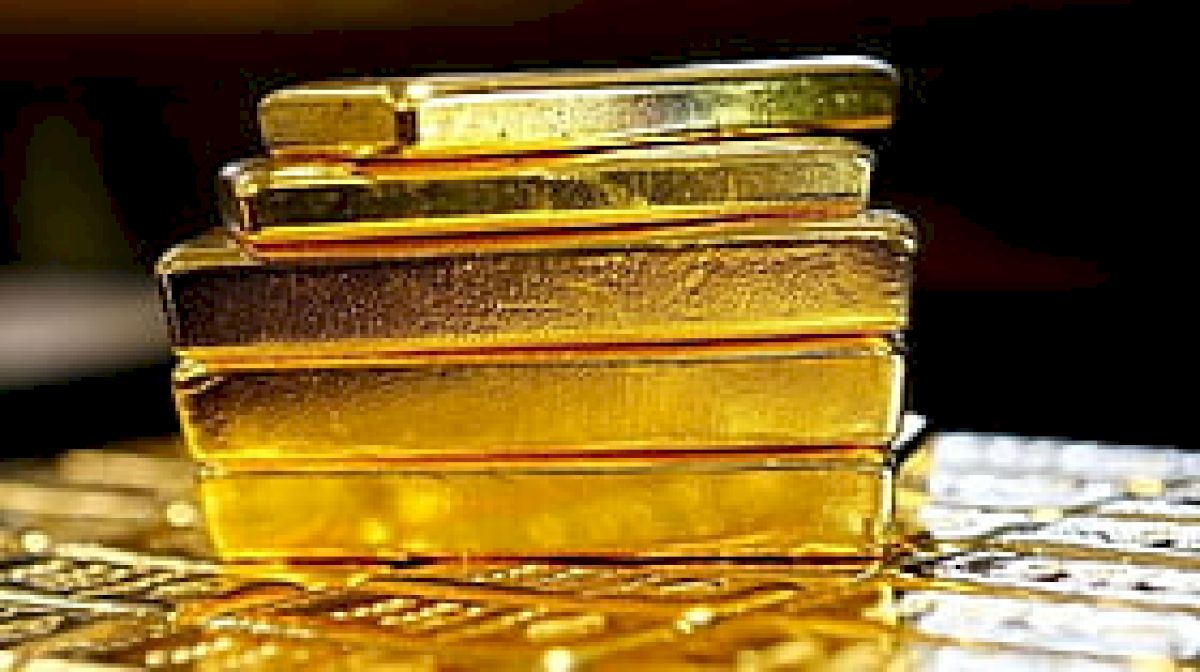Gold extends 5-day gain to Rs 1.56 lakh/10g