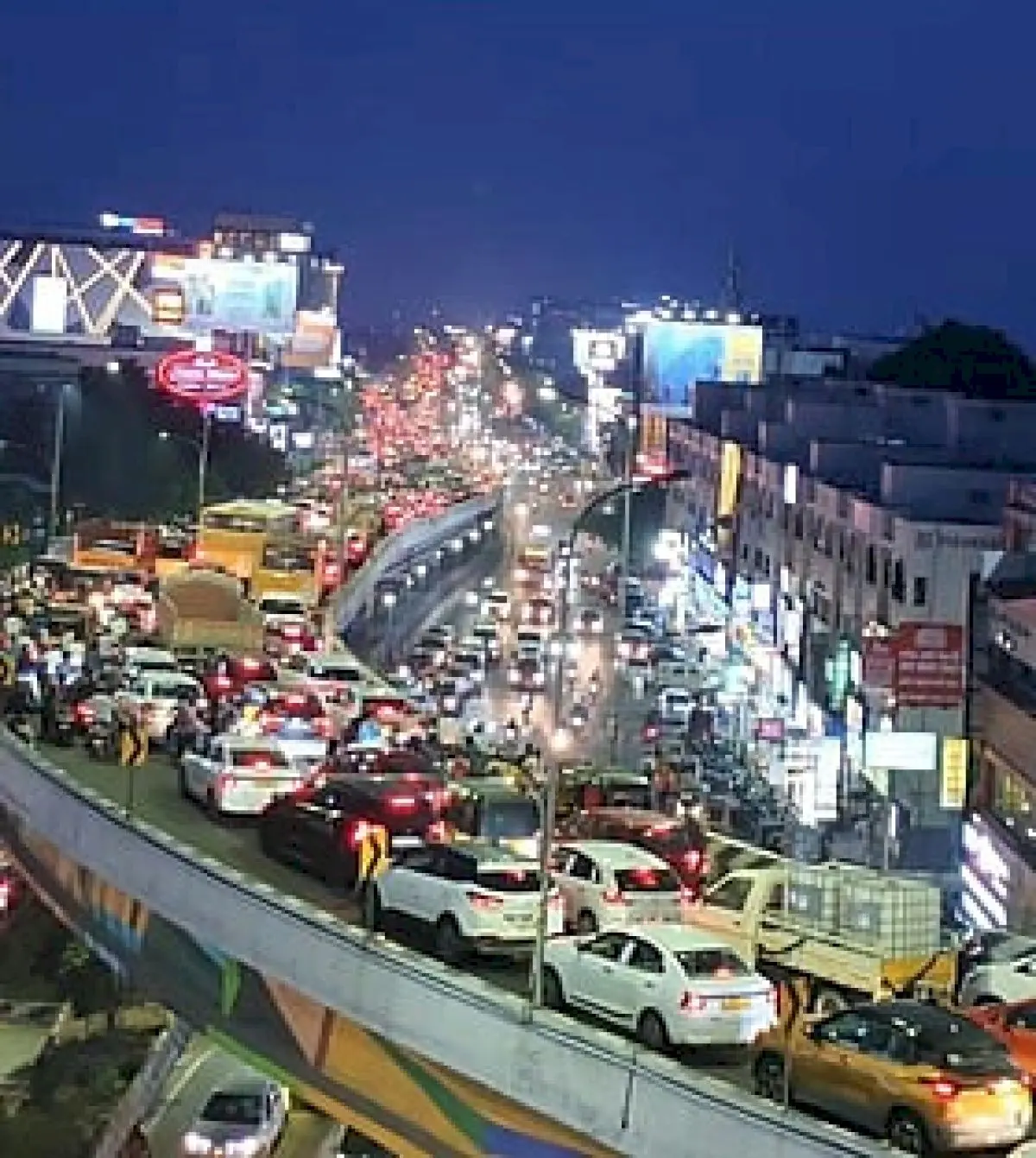 Chennai mall cancels film event after 2,000 crowd panic