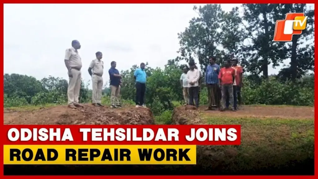 Nabarangpur Tehsildar joins workers repairing dug-up road