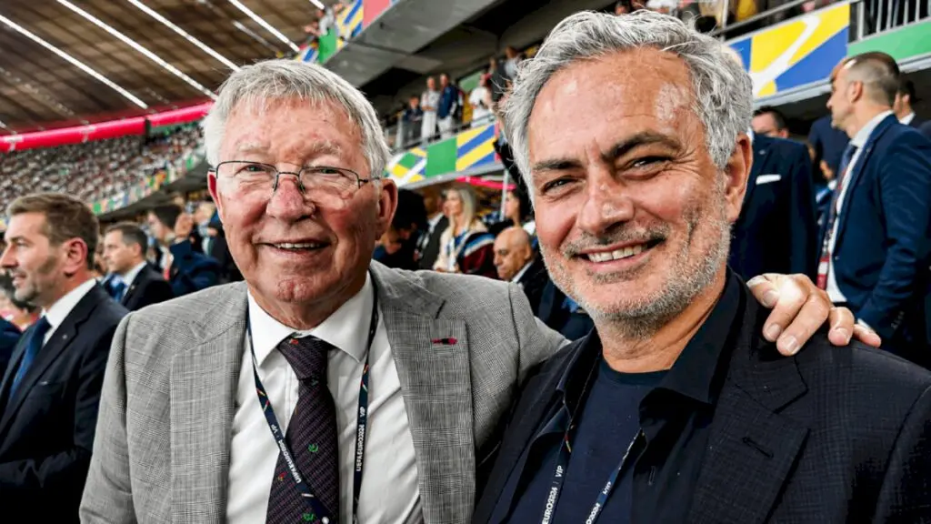 Mourinho says he signed for Man United in 2013 before Chelsea return