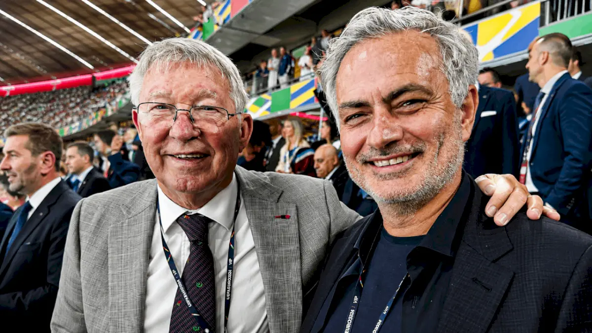 Mourinho says he signed for Man United in 2013 before Chelsea return