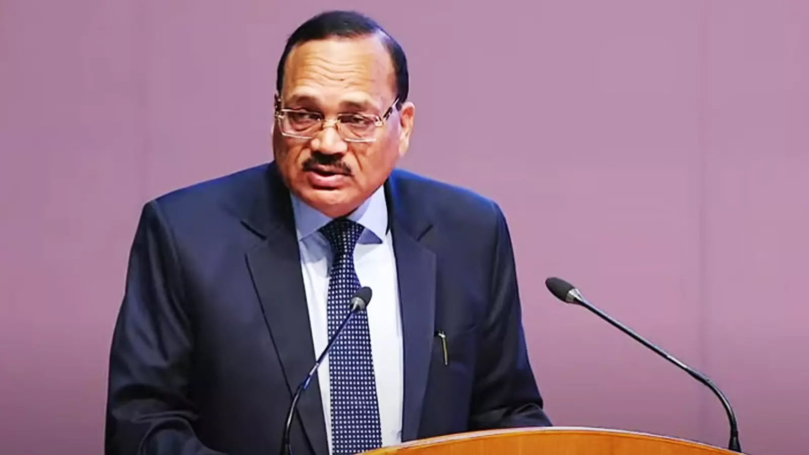 NLSIU students oppose CJI, BCI chief at convocation over NALSAR row