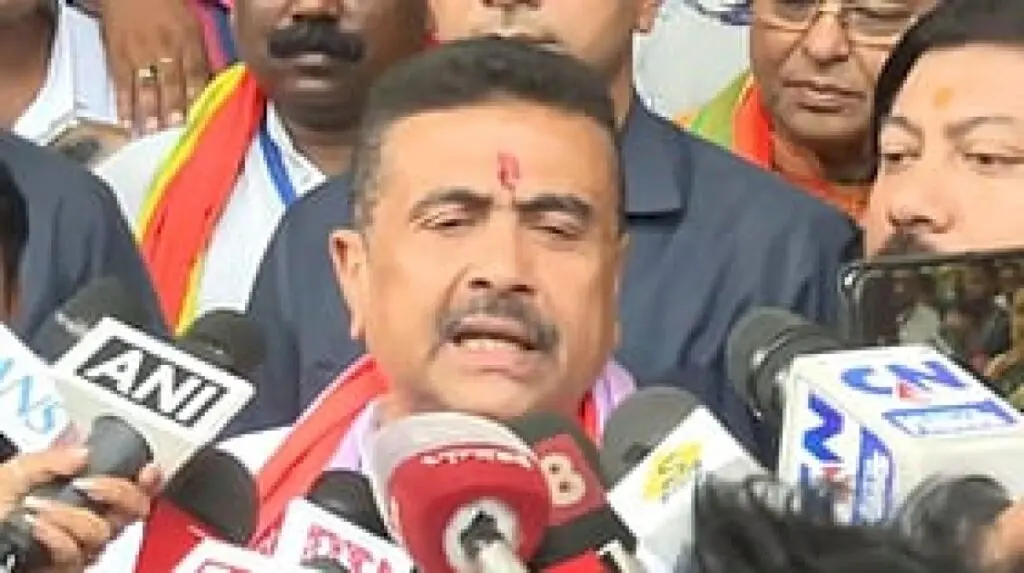 Adhikari offers job, Rs 10 lakh to dead TMC worker's widow