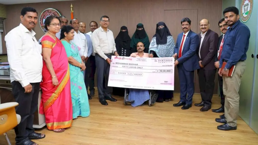TGSRTC gives Rs 50 lakh to bus driver who lost leg in accident