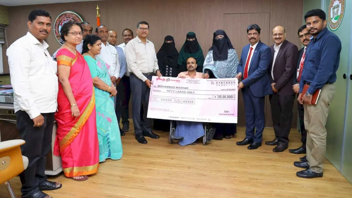 TGSRTC gives Rs 50 lakh to bus driver who lost leg in accident