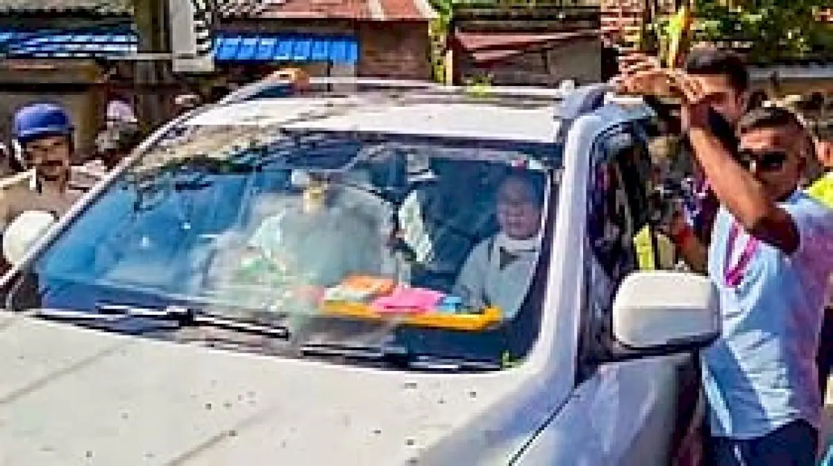TMC protests after Mamata's convoy attacked in West Bengal's Halisahar