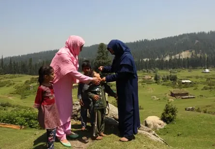 India’s female vaccinators climb mountains to keep polio at bay