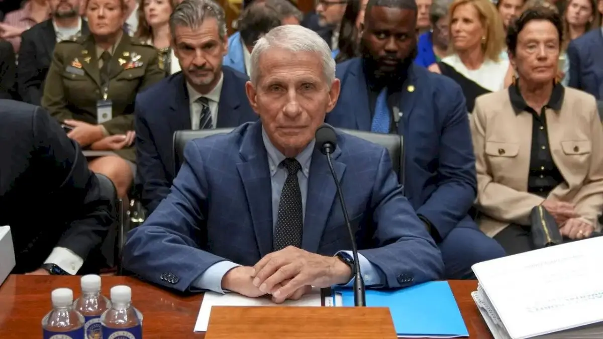 Republican senators release Fauci texts on vaccine pregnancy risk